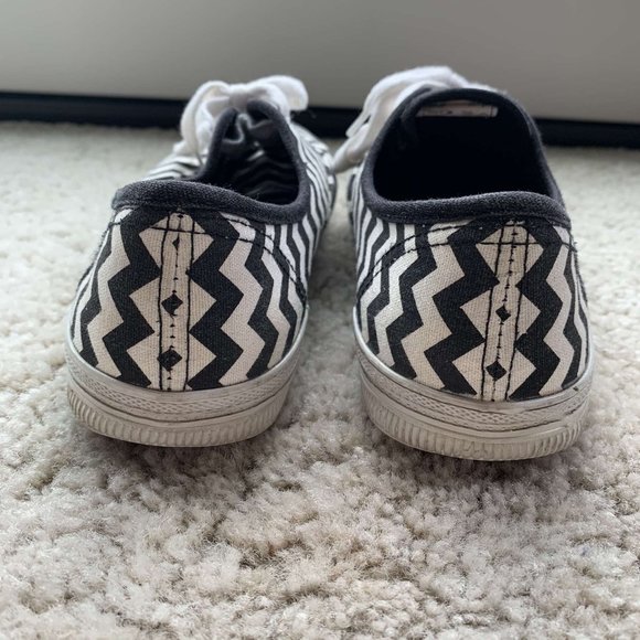 City Sneaks Zig Zag Striped Shoes - Picture 3 of 6